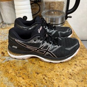 ASICS Women's gel Nimbus 20 size 7